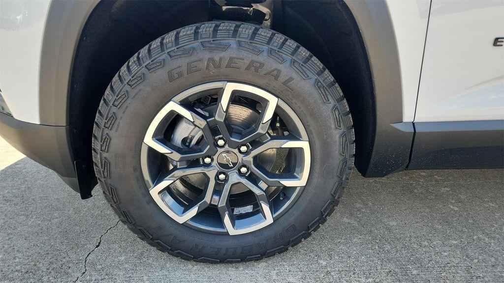 new 2026 Chevrolet Equinox car, priced at $32,000