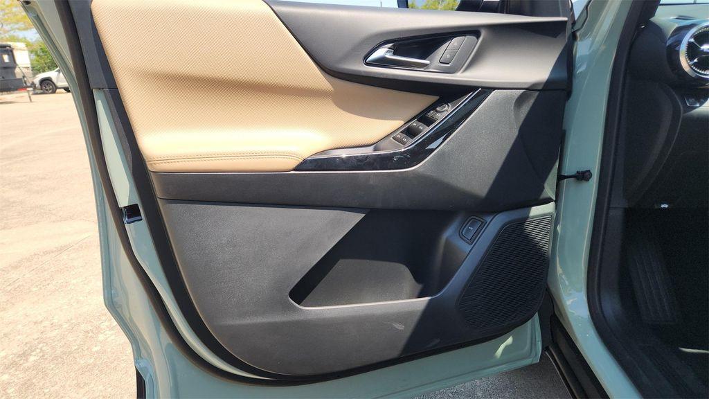new 2026 Chevrolet Equinox car, priced at $32,000