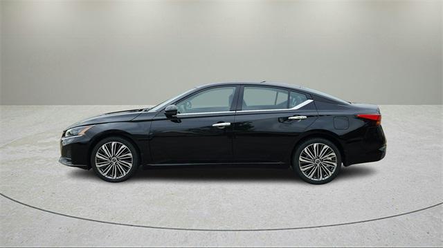 used 2023 Nissan Altima car, priced at $21,000