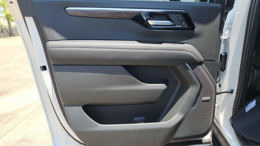 new 2025 Chevrolet Suburban car, priced at $75,000