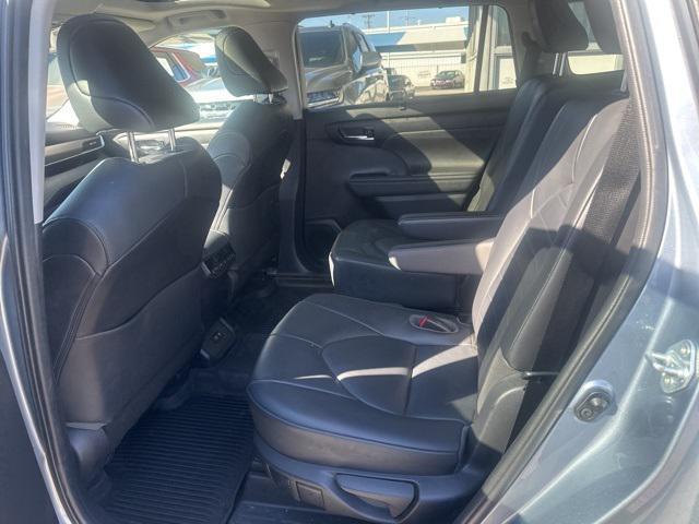 used 2020 Toyota Highlander car, priced at $29,500