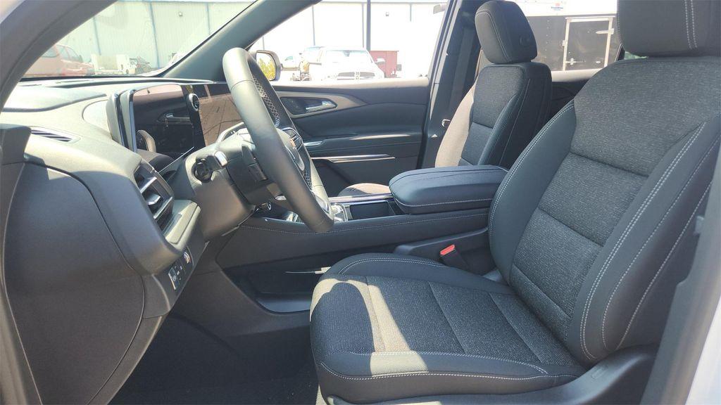 new 2026 Chevrolet Traverse car, priced at $43,000