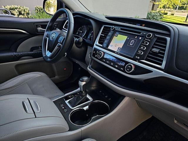 used 2014 Toyota Highlander car, priced at $27,900