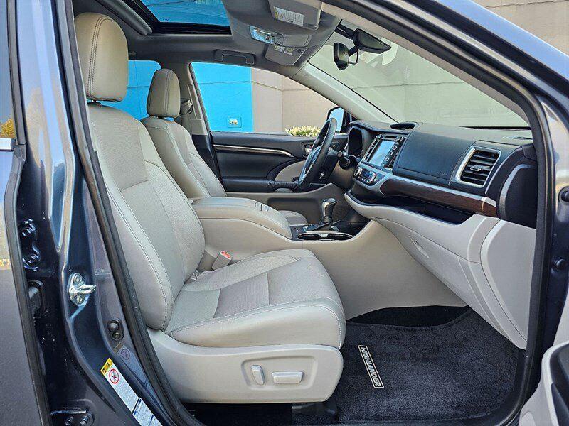 used 2014 Toyota Highlander car, priced at $27,900