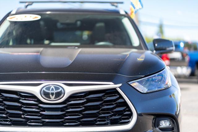 used 2022 Toyota Highlander car, priced at $39,845