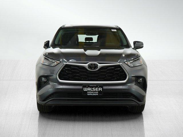 used 2022 Toyota Highlander car, priced at $39,299