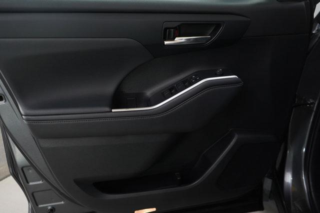 used 2022 Toyota Highlander car, priced at $39,299