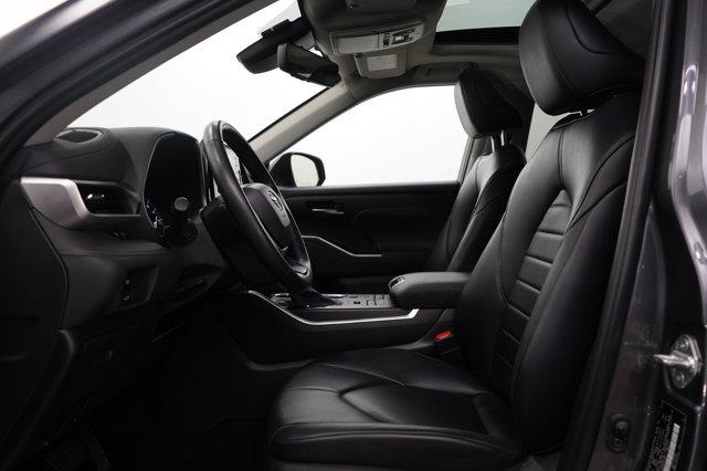 used 2022 Toyota Highlander car, priced at $39,299