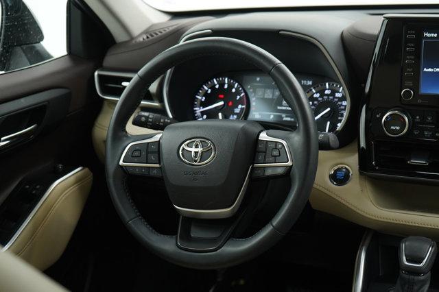 used 2022 Toyota Highlander car, priced at $39,998