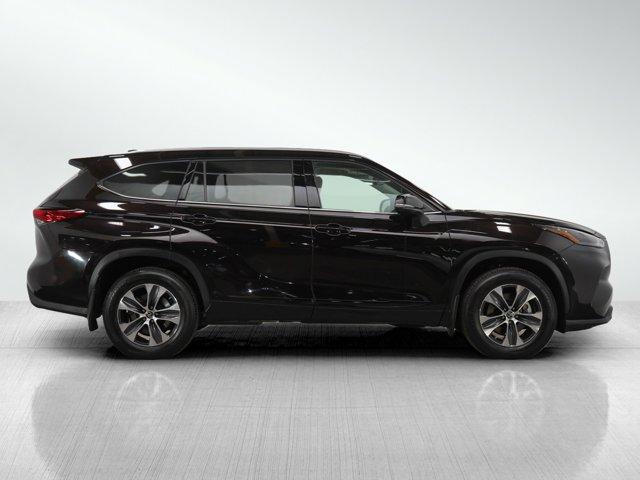 used 2022 Toyota Highlander car, priced at $39,998