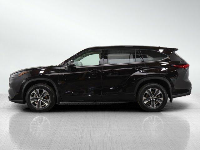 used 2022 Toyota Highlander car, priced at $39,998