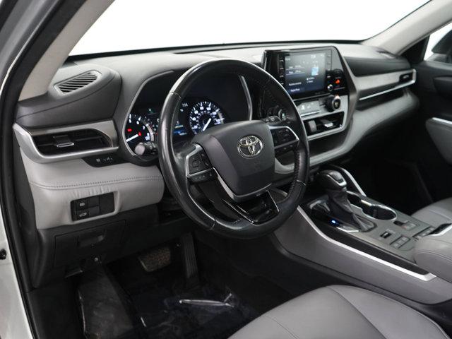used 2020 Toyota Highlander car, priced at $27,499