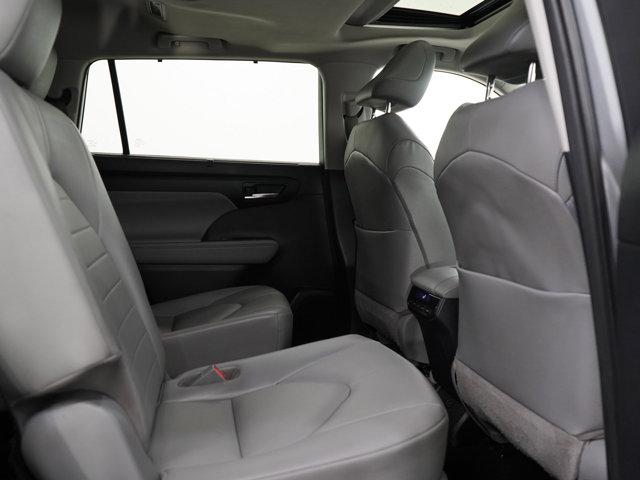 used 2020 Toyota Highlander car, priced at $27,499