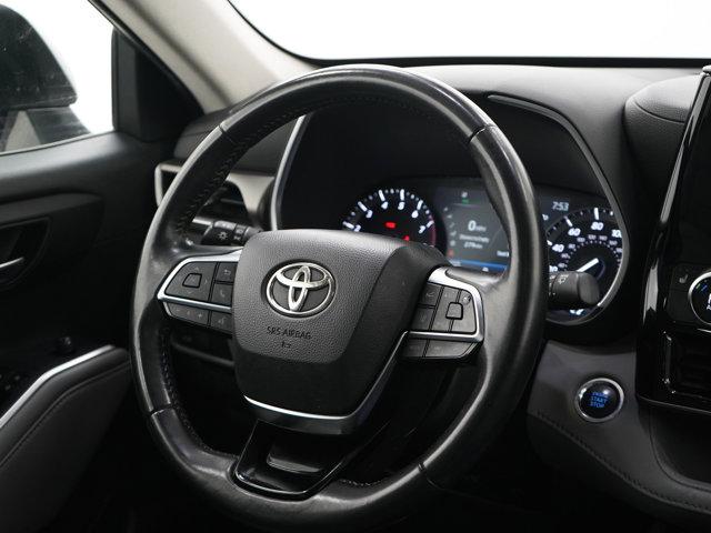 used 2020 Toyota Highlander car, priced at $27,499