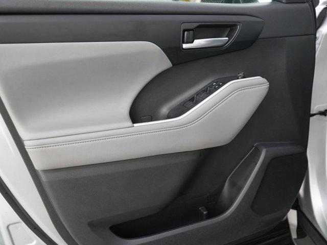 used 2020 Toyota Highlander car, priced at $27,499