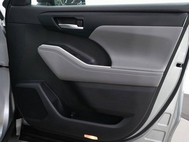 used 2020 Toyota Highlander car, priced at $27,499