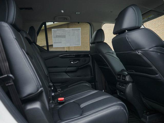 new 2025 Honda Pilot car, priced at $45,242