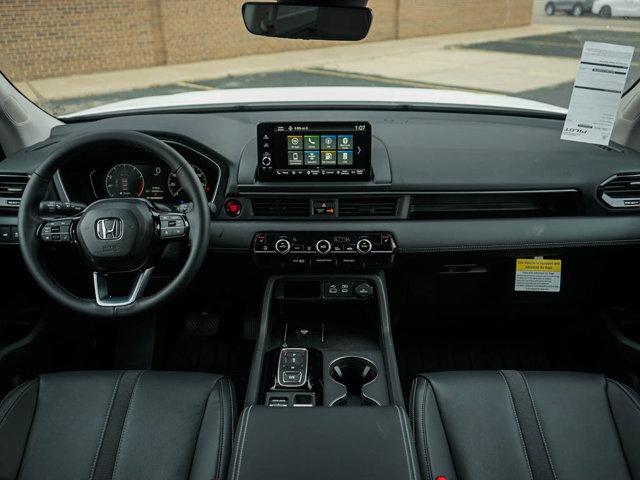 new 2025 Honda Pilot car, priced at $45,242