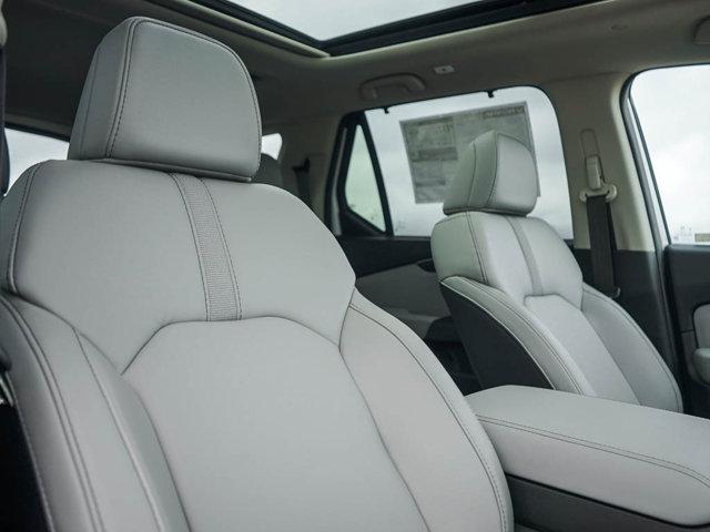 new 2025 Honda Pilot car, priced at $49,997