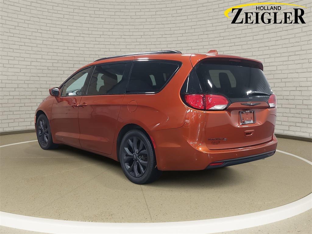used 2018 Chrysler Pacifica car, priced at $11,200