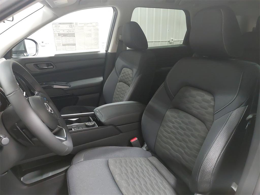 new 2025 Nissan Pathfinder car, priced at $41,671