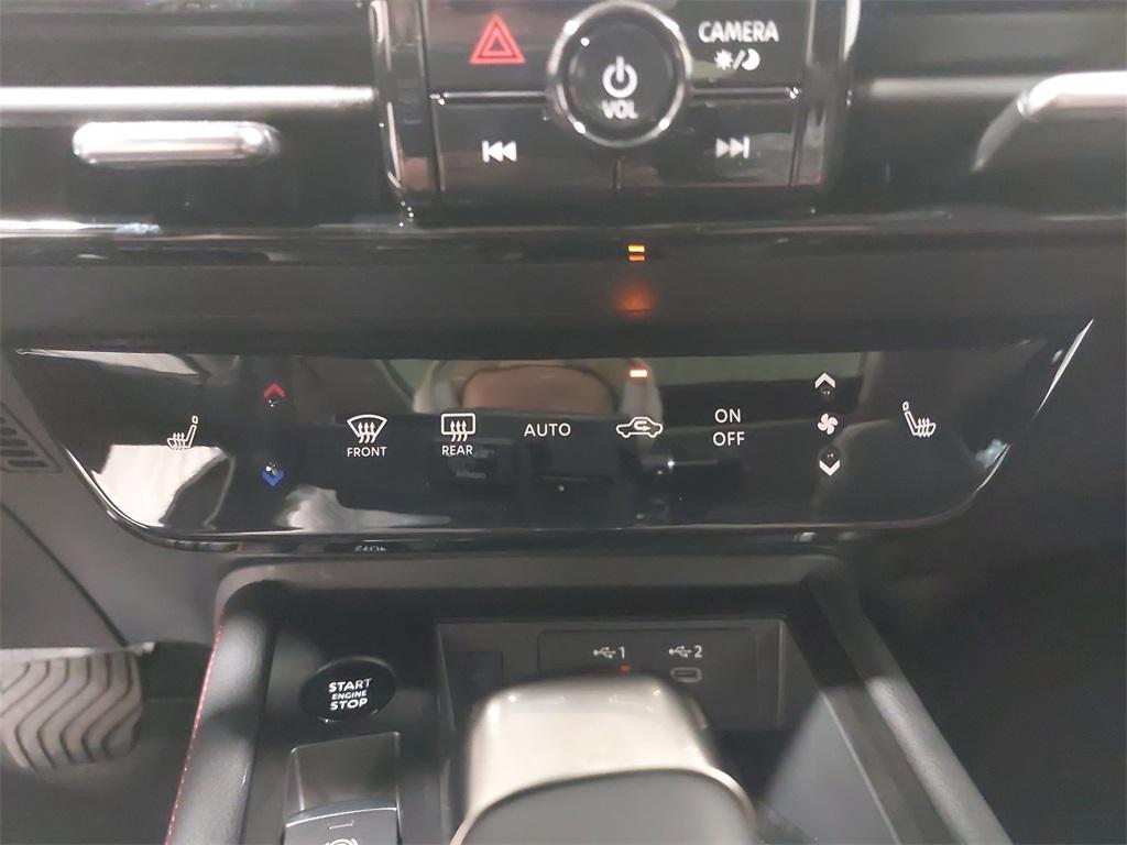 new 2025 Nissan Kicks car, priced at $28,052