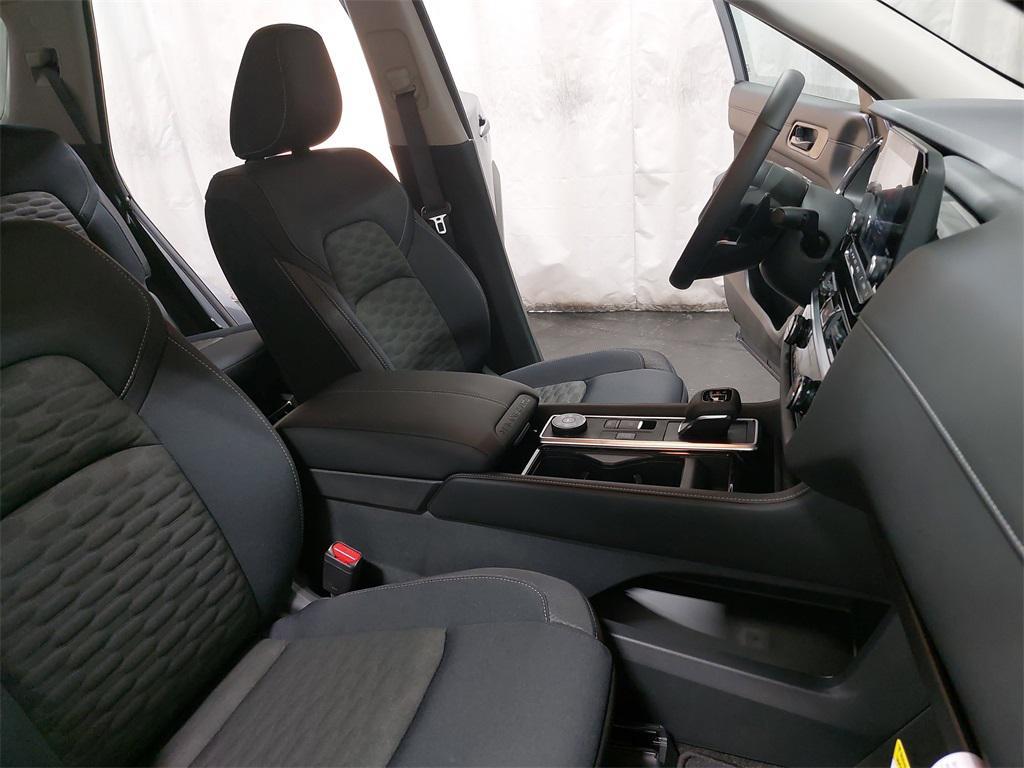 new 2025 Nissan Pathfinder car, priced at $41,758