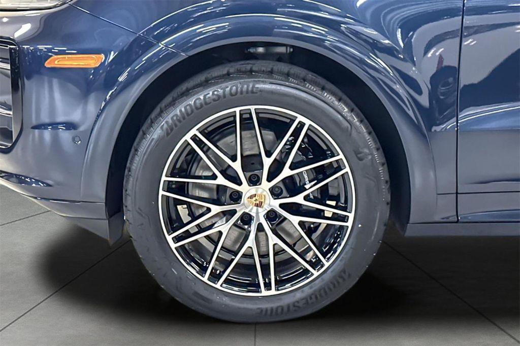 new 2025 Porsche Cayenne car, priced at $116,665