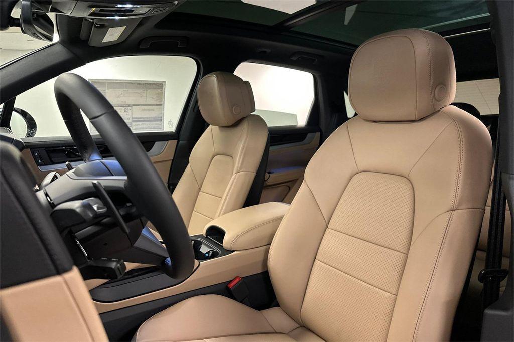 new 2025 Porsche Cayenne car, priced at $116,665