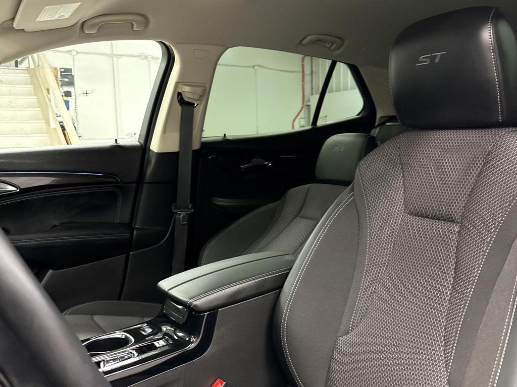 used 2023 Buick Envision car, priced at $27,797