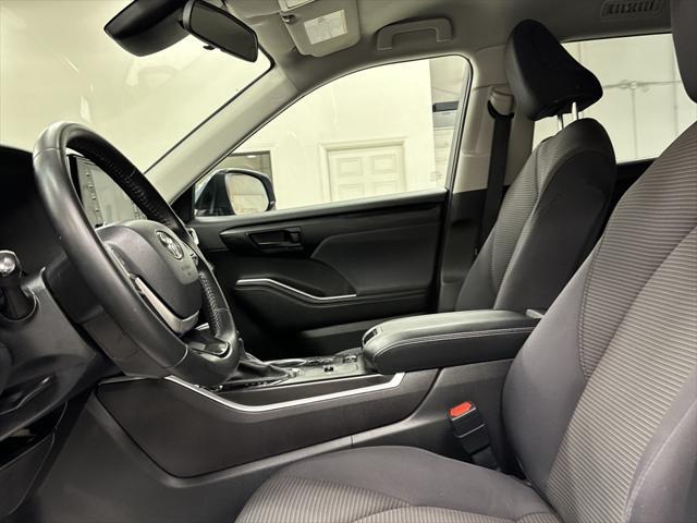used 2022 Toyota Highlander car, priced at $31,497
