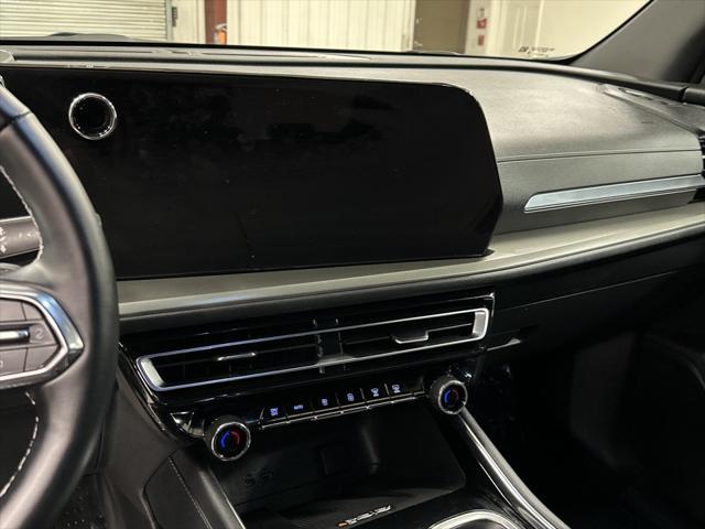 used 2025 Chevrolet Traverse car, priced at $37,997