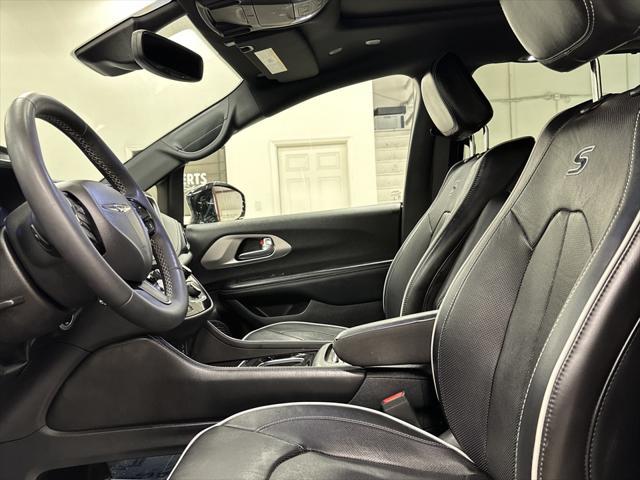 used 2023 Chrysler Pacifica Hybrid car, priced at $36,997