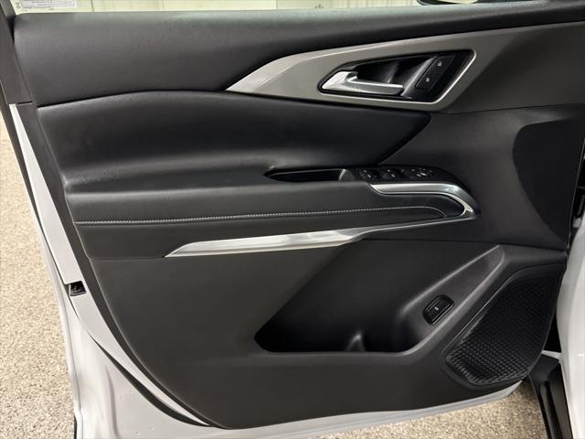 used 2025 Chevrolet Traverse car, priced at $38,997