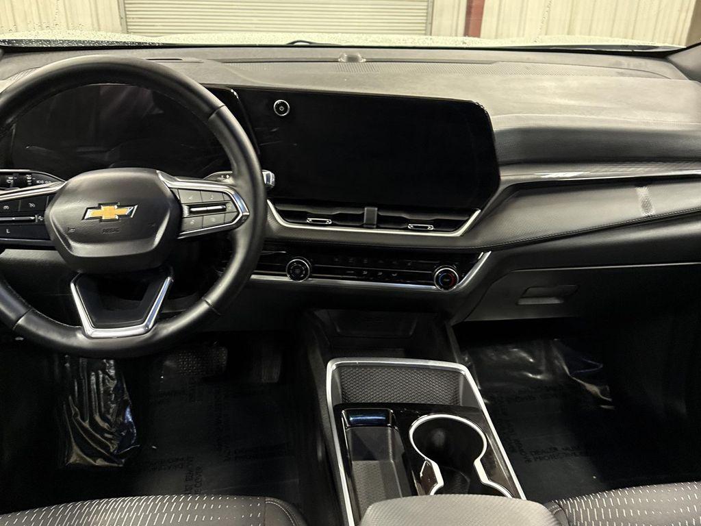 used 2025 Chevrolet Equinox car, priced at $28,997