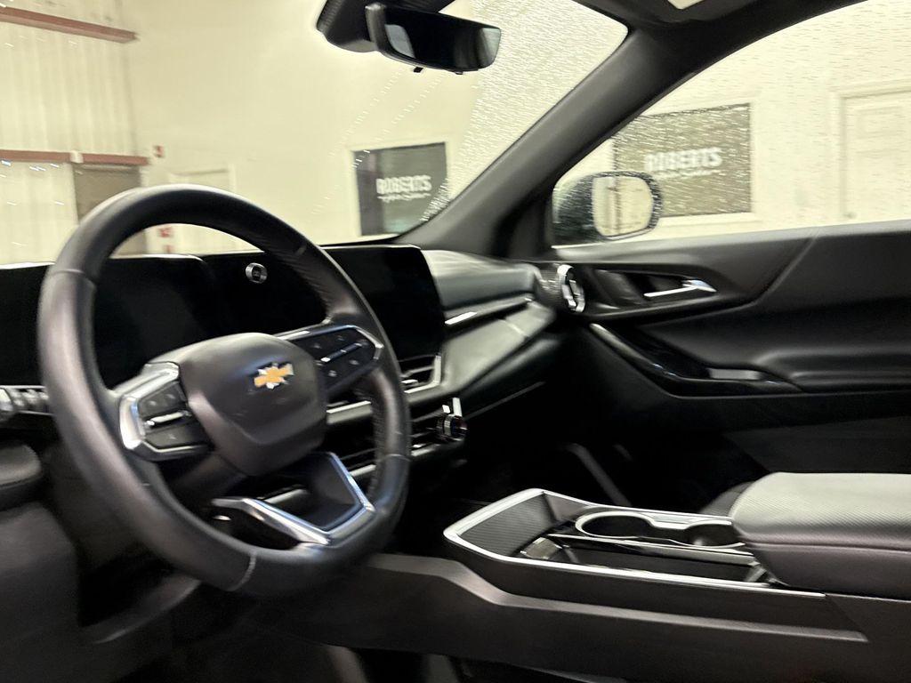 used 2025 Chevrolet Equinox car, priced at $28,997