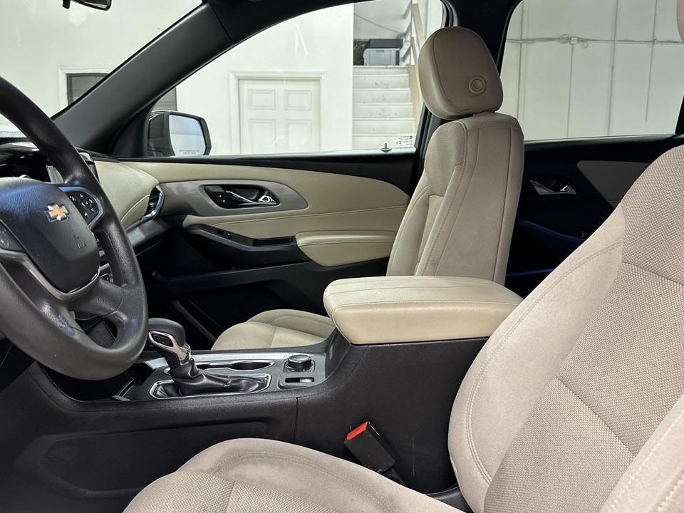 used 2023 Chevrolet Traverse car, priced at $24,797