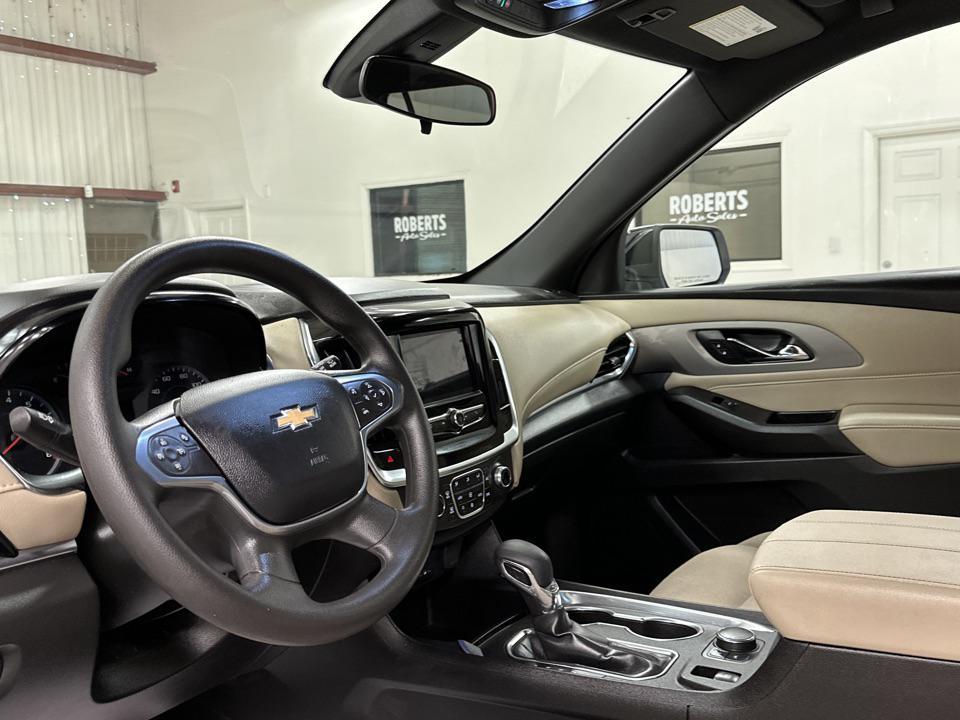 used 2023 Chevrolet Traverse car, priced at $24,797