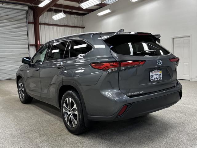 used 2021 Toyota Highlander Hybrid car, priced at $40,997