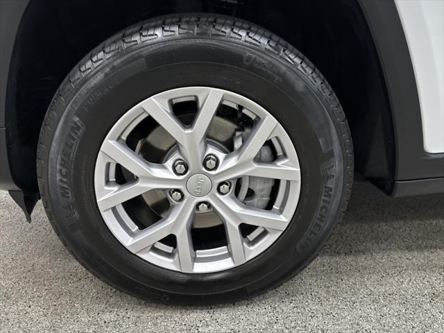 used 2022 Jeep Grand Cherokee car, priced at $34,997