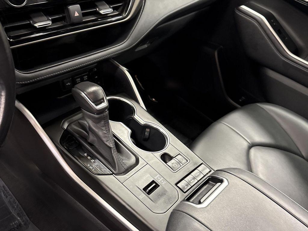 used 2020 Toyota Highlander Hybrid car, priced at $35,997