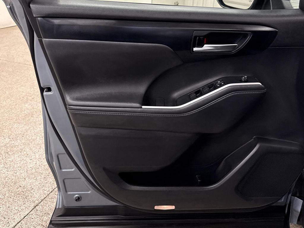 used 2020 Toyota Highlander Hybrid car, priced at $35,997