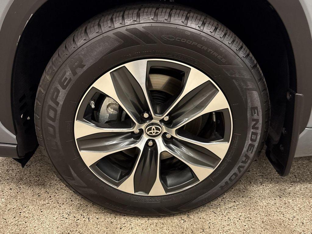 used 2020 Toyota Highlander Hybrid car, priced at $35,997