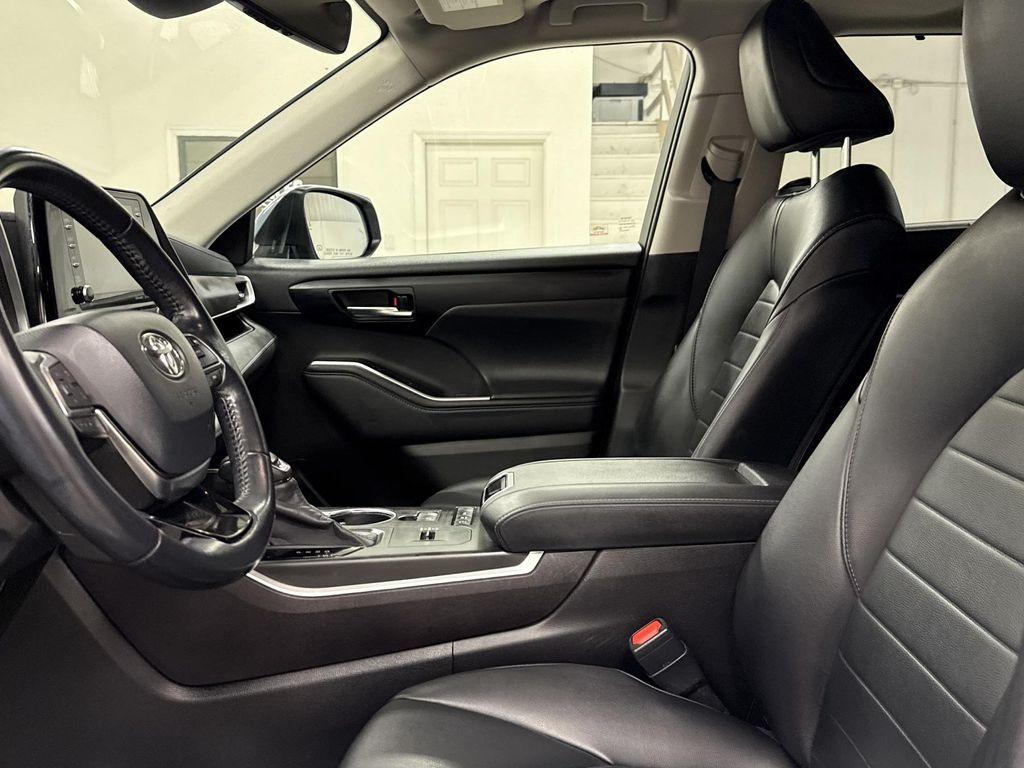 used 2020 Toyota Highlander Hybrid car, priced at $35,997