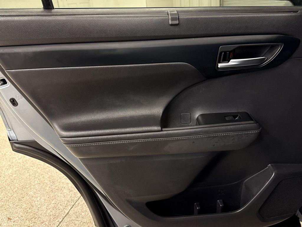 used 2020 Toyota Highlander Hybrid car, priced at $35,997