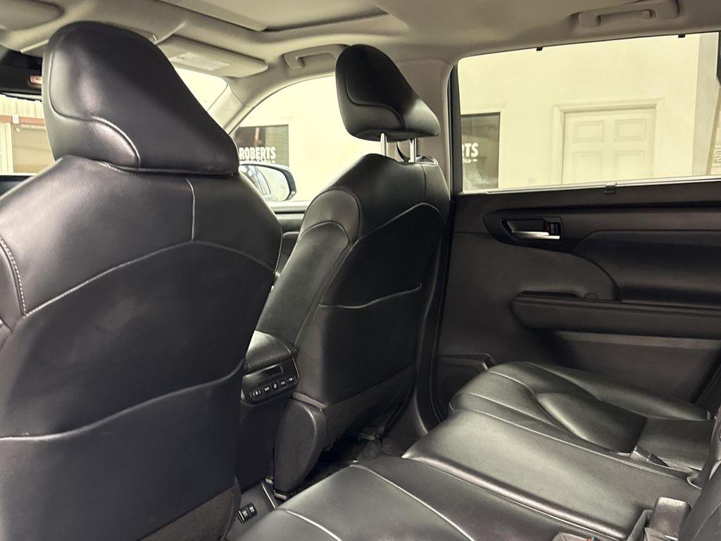 used 2020 Toyota Highlander Hybrid car, priced at $35,997