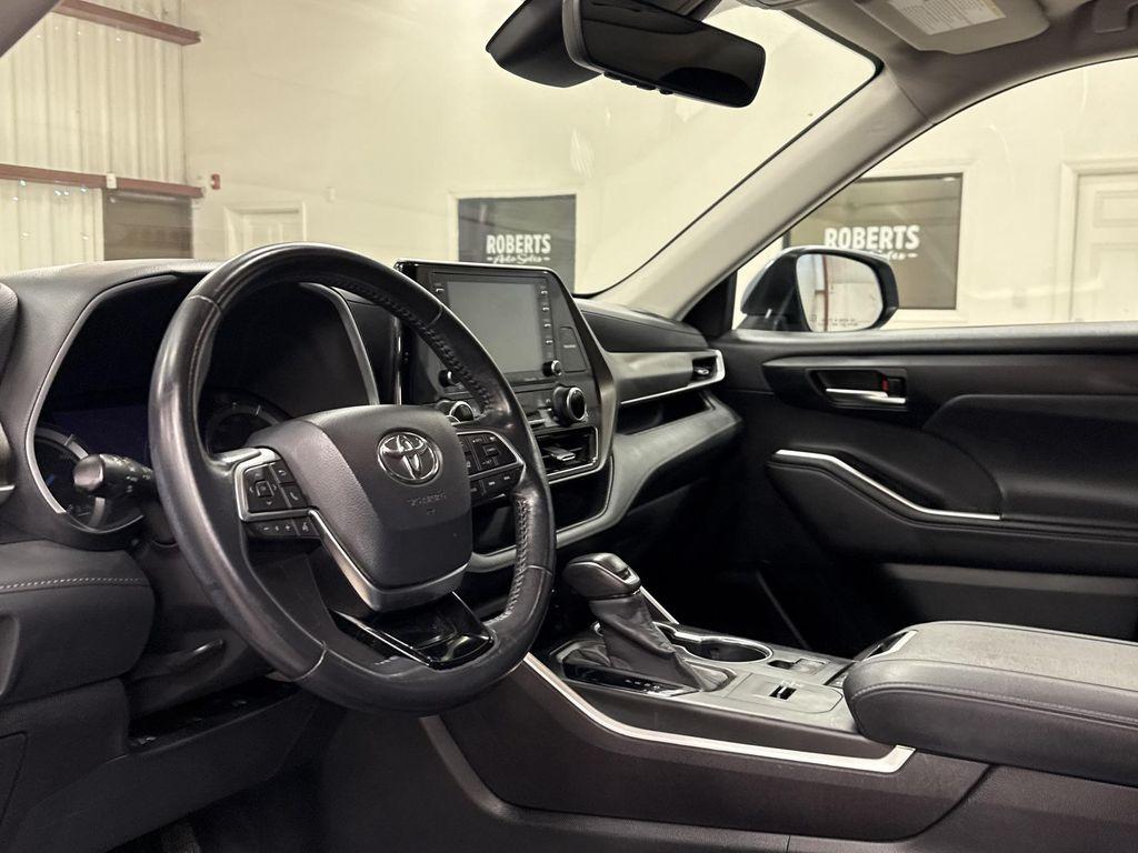 used 2020 Toyota Highlander Hybrid car, priced at $35,997