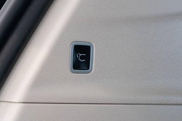 used 2023 Chrysler Pacifica car, priced at $26,999