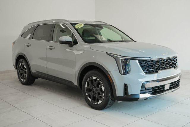 used 2025 Kia Sorento car, priced at $33,721