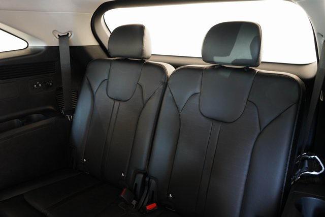 used 2025 Kia Sorento car, priced at $33,721